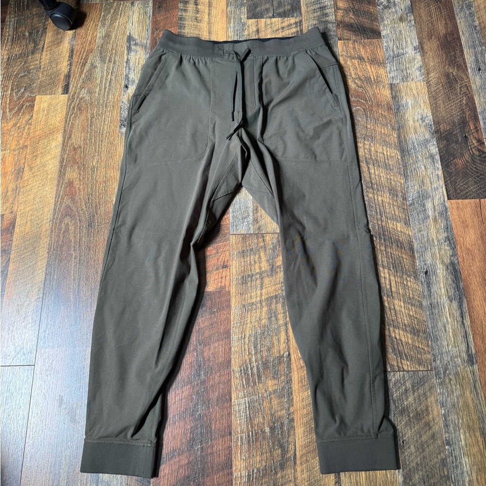 lululemon men’s ABC Jogger Shorter